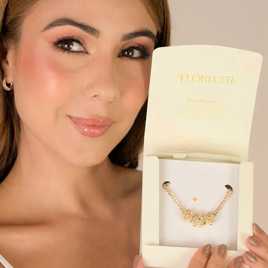 Collar de flores con cadena gruesa en baño de oro 24K