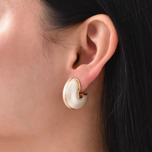 Aretes Topo Beige con Borde Dorado