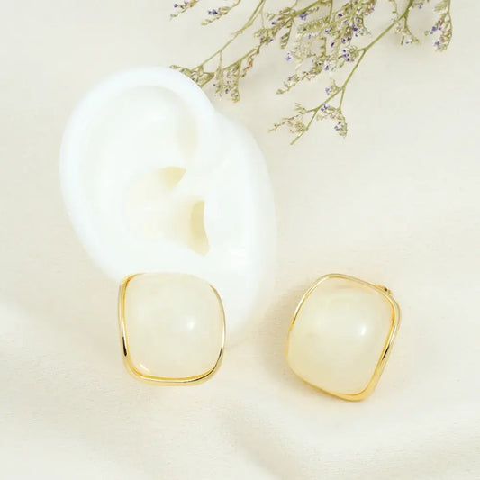 Aretes Cuadrados Esmalte Claro en Baño de Oro