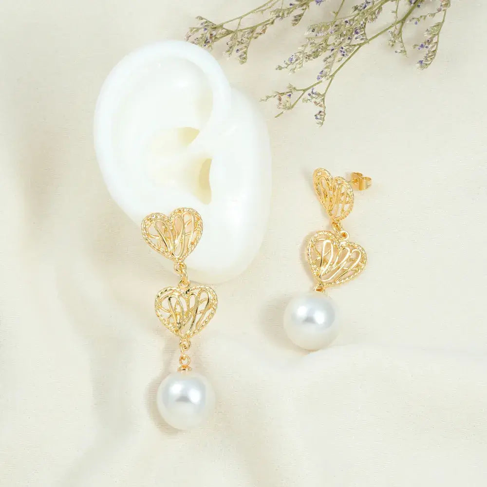 Aretes Corazón Doble con Perla en Baño de Oro