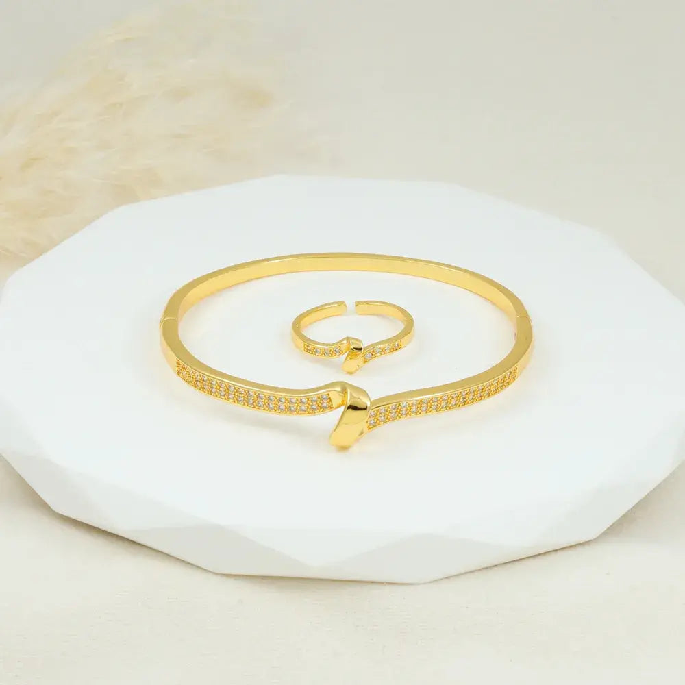 Set Brazalete y Anillo Corazón en Baño de Oro