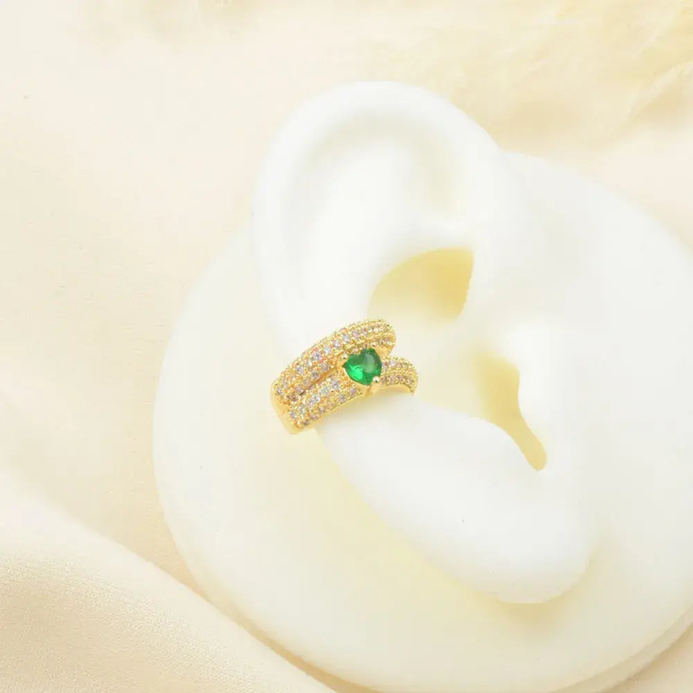 Earcuff con piedra de corazón