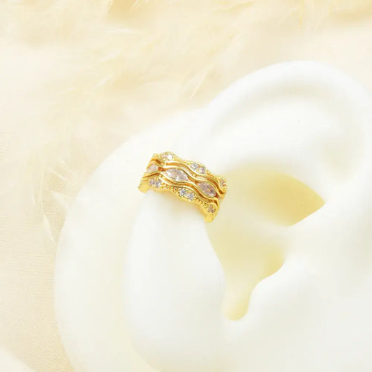 Earcuff de líneas onduladas con circones