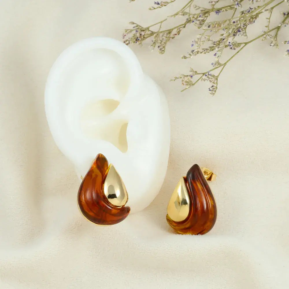 Aretes en resina cafés