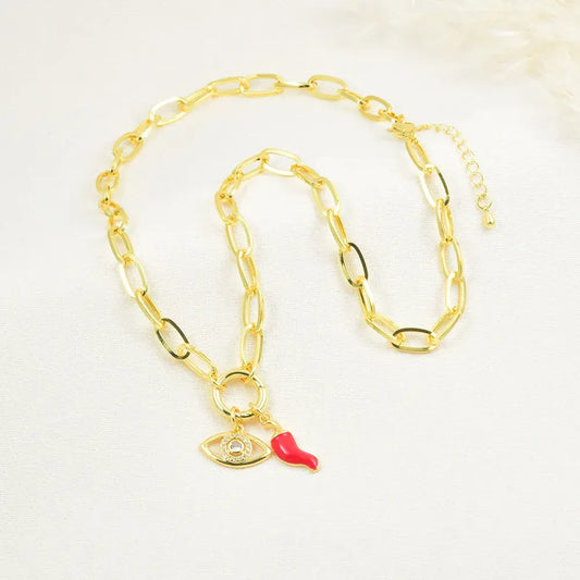 Collar con dijes de ojo turco y cuerno rojo