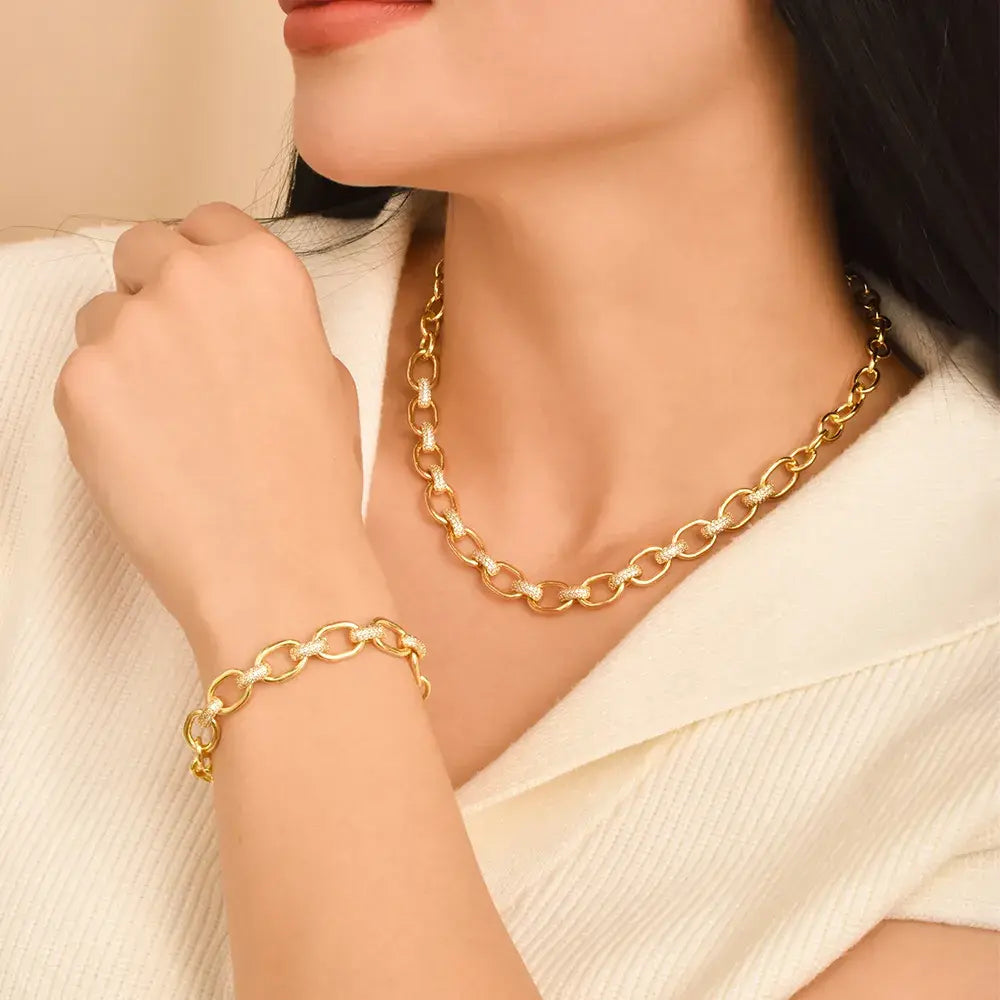 Juego de pulsera y collar con circones incrustados