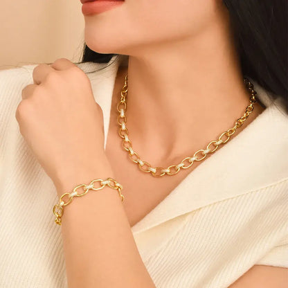 Juego de pulsera y collar con circones incrustados