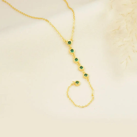 Collar tipo corbatín con piedras