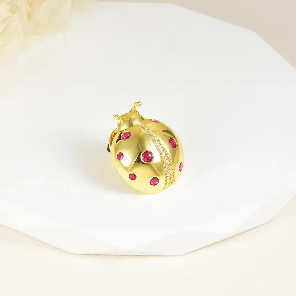 Prendedor de Cucarrón en Baño de Oro