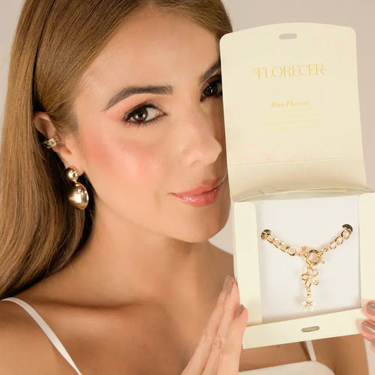 Collar con  dije de flor colgante