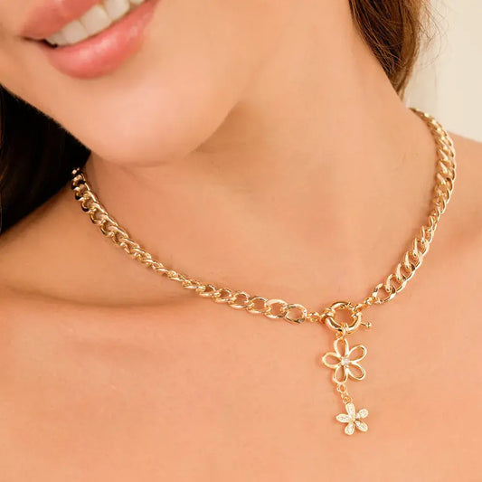 Collar con  dije de flor colgante