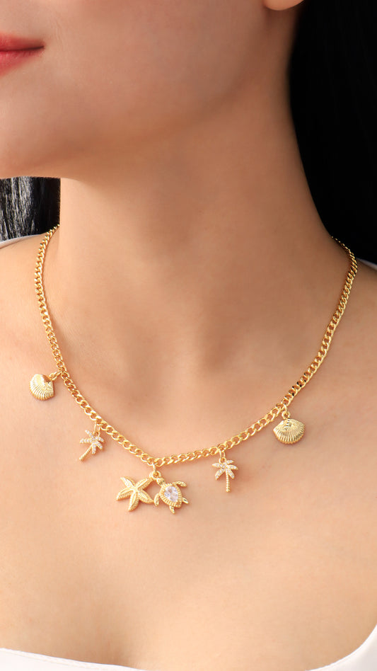 Collar con Dijes Dorados