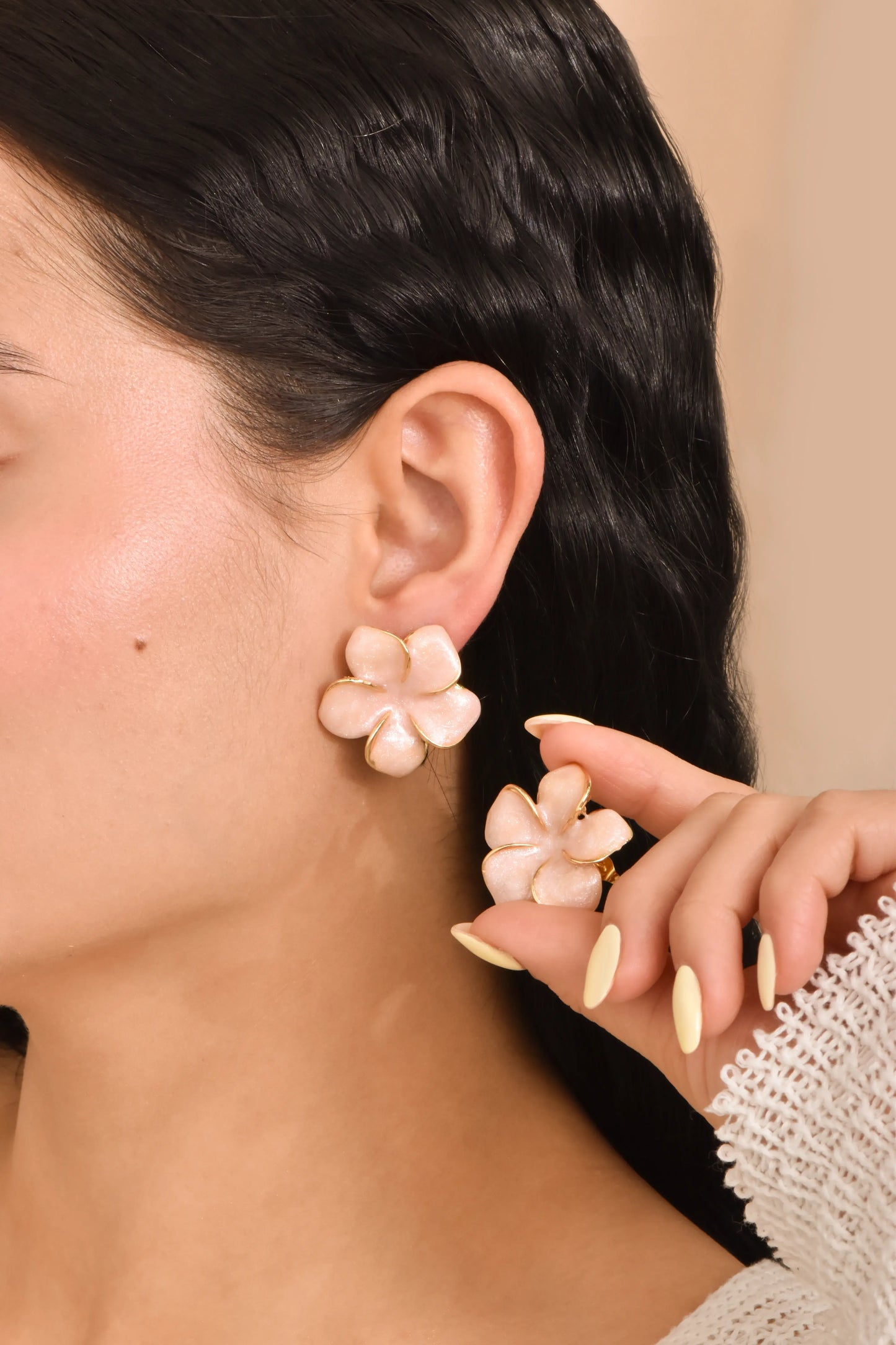Arete Flor Perlada Rosa