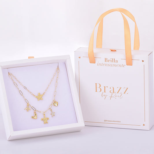 Set de collares dorados con dijes marinos como estrella de mar, tortuga y corazón, en caja Brazz by Roel