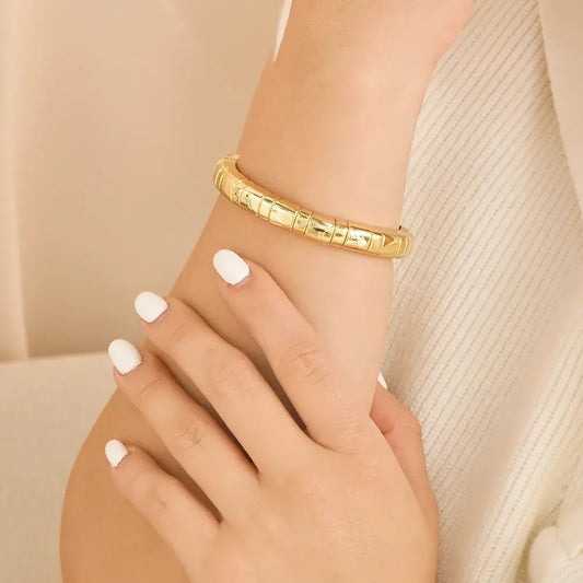Pulsera Dorada Elástica