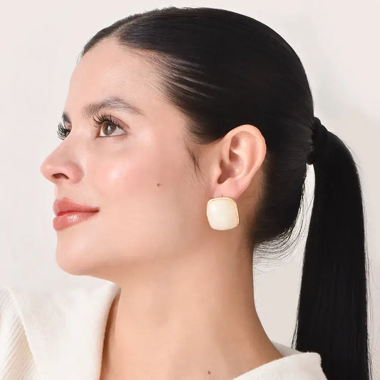 Aretes Cuadrados Esmalte Claro en Baño de Oro