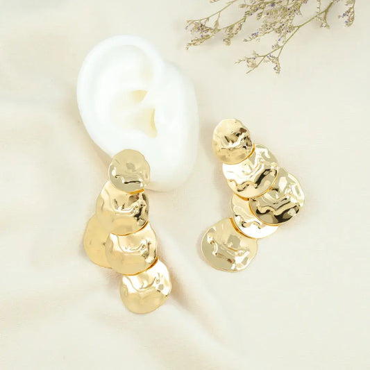 Aretes largos texturizados