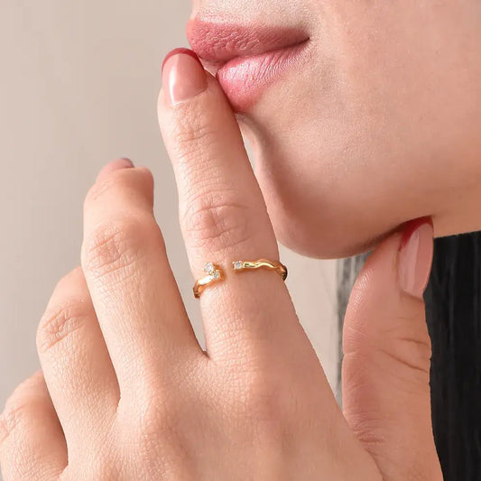 Anillo Ajustable Abierto Con Detalle De Microcircones