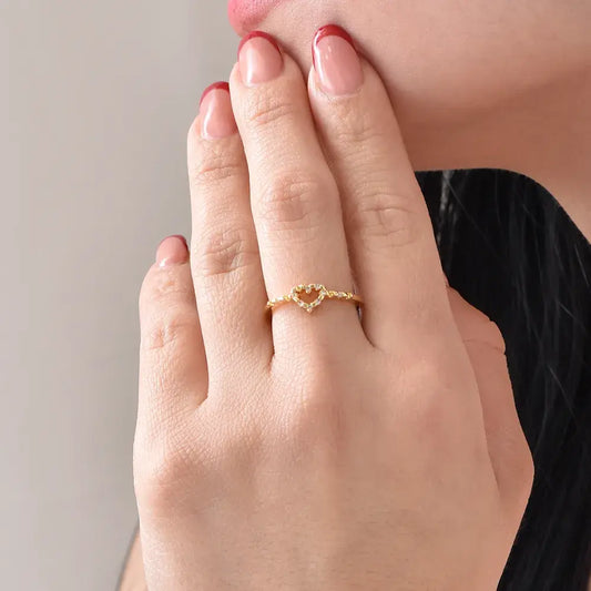 Anillo Delicado Con Corazón De Microcircones