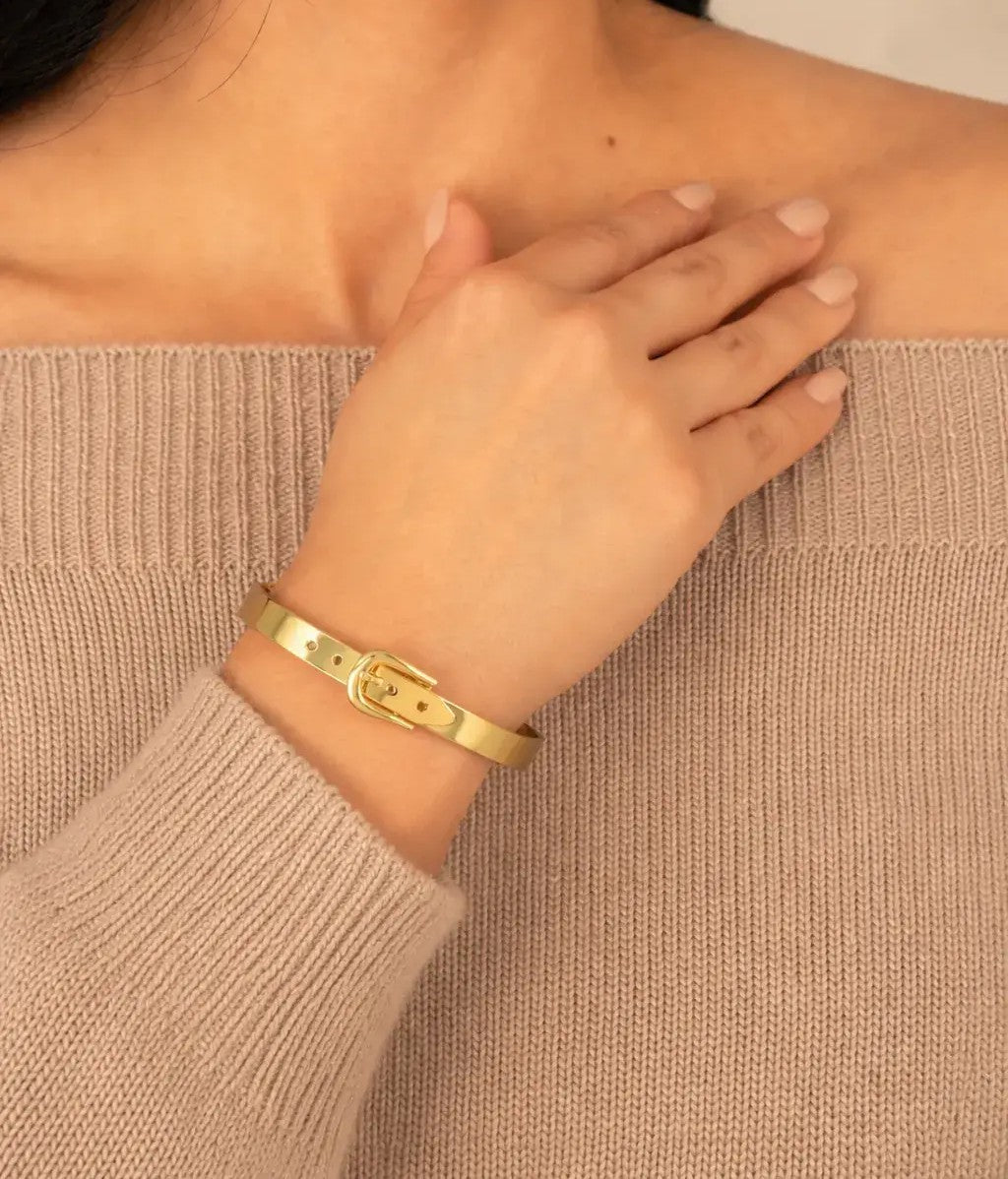 Brazalete dorado tipo cinturón