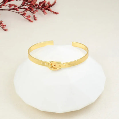 Brazalete dorado tipo cinturón