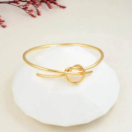 Brazalete dorado nudo minimal