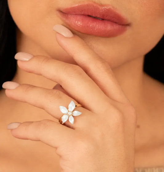 Anillo de Flor Blanca