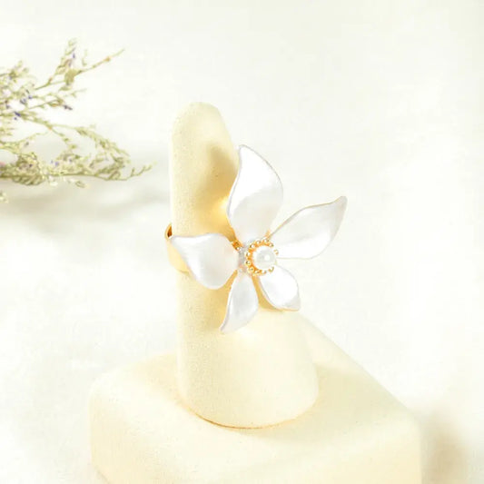 Anillo de Flor Blanca