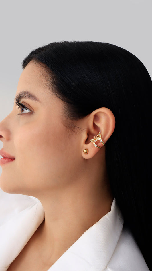 Earcuff dorado ajustable con incrustaciones brillantes