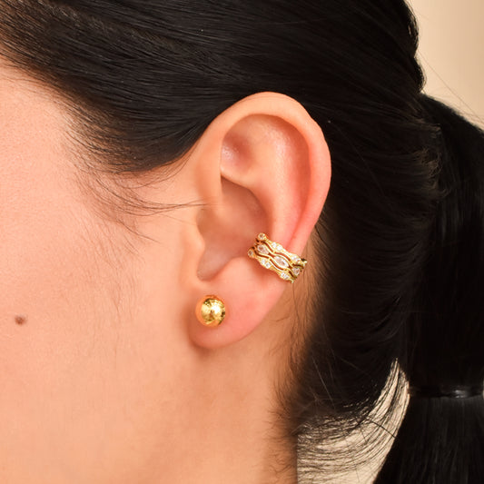 Earcuff de líneas onduladas con circones