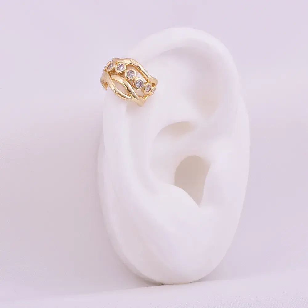 Earcuff de líneas onduladas con circones