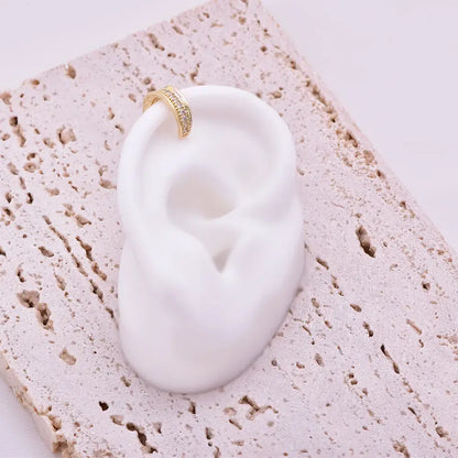 Earcuff con linea de circones