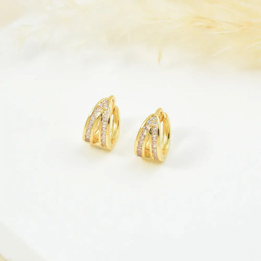 Huggies de líneas cruzadas con circones incrustados