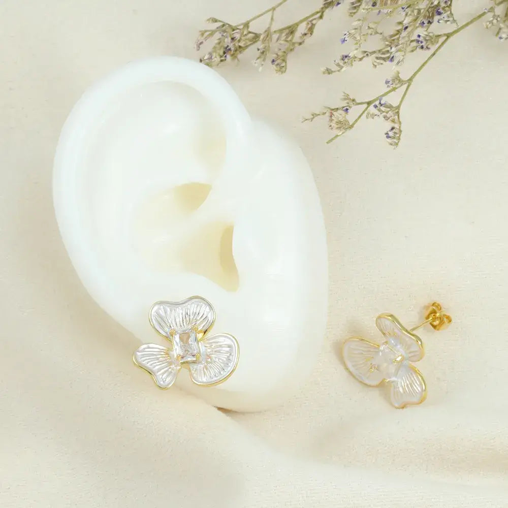 Aretes de topo dorados flor nacarada