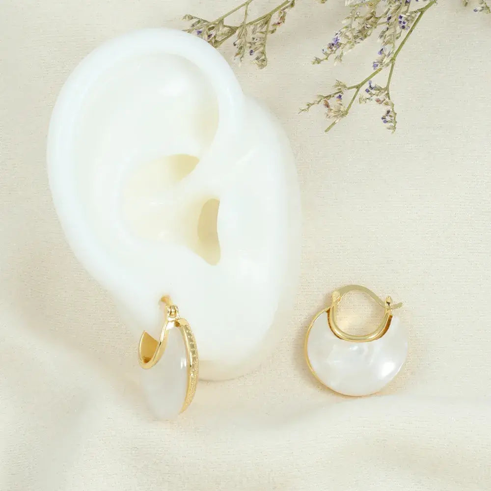 Aretes dorados aro con nacarado