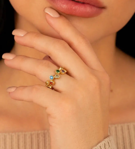 Anillo dorado flores y piedras multicolor