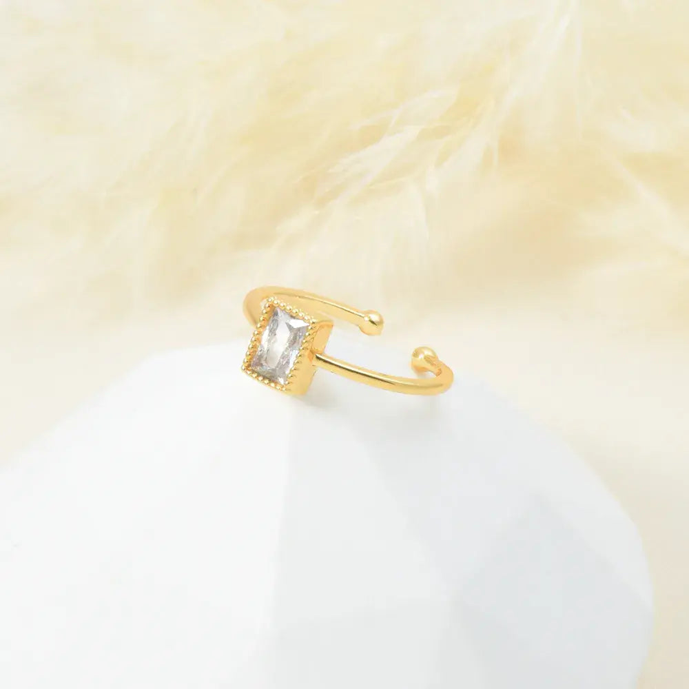 Anillo con piedra rectangular