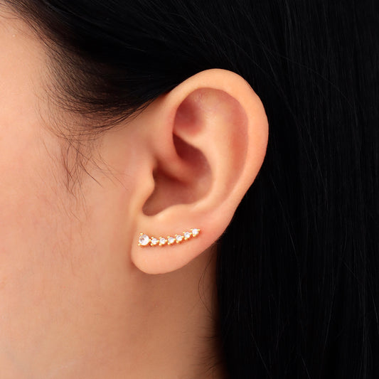 arete-escalador-con-circones-blancos-en-aumento