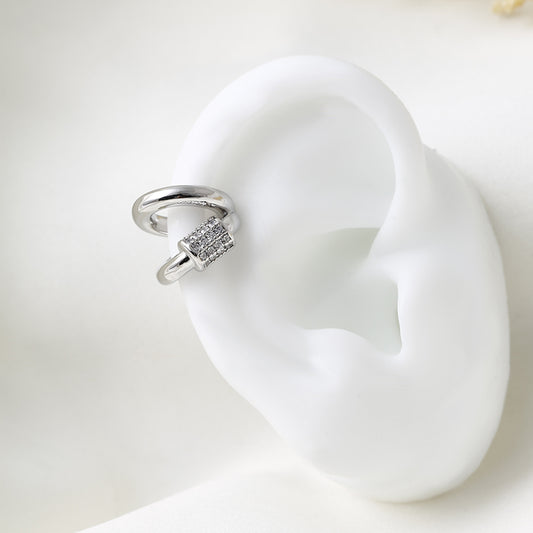 earcuff-plateado-con-detalle-cilindrico