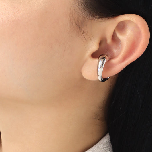earcuff-plateado-liso-de-curvatura-gruesa