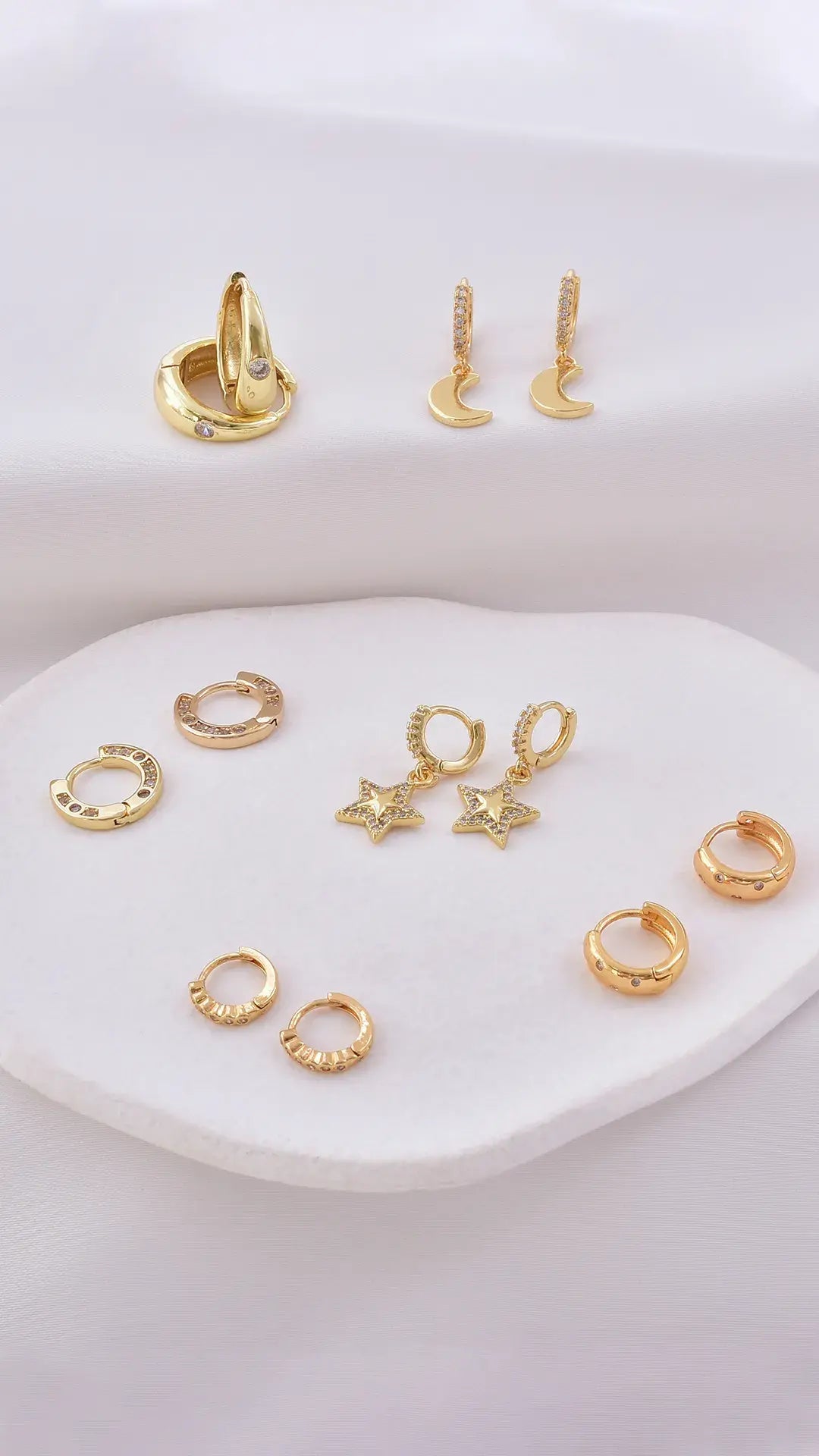 Huggies en diferentes diseños en Baño de Oro 24K, Box emprendedora edición navideña