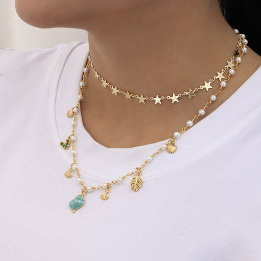 layering-de-collares-estrellas-y-charms-marinos